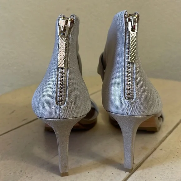 NEW Donald J. Pliner Tilly Gold Shimmer Leather/Fabric Sandal 3.5" Heel 8.5M - Picture 7 of 10